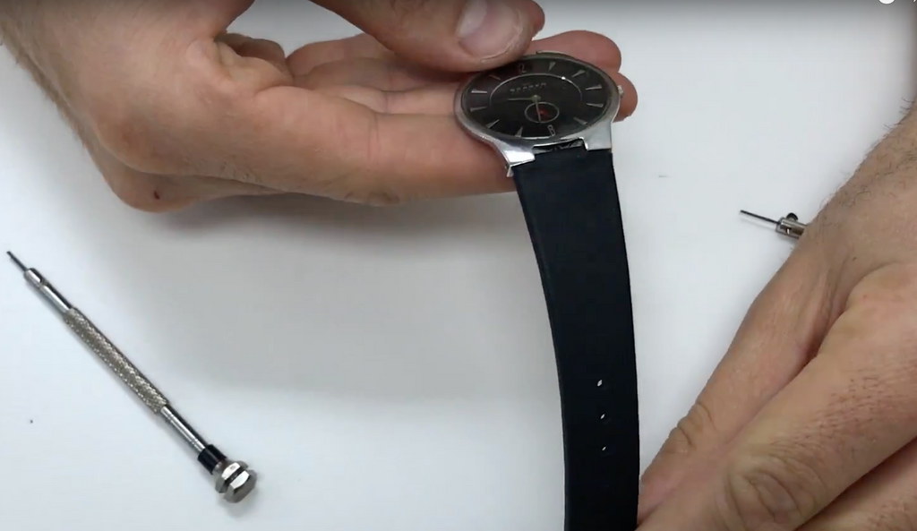 Video: Customize Leather Watch Strap - Skagen 433LSLB Integrated