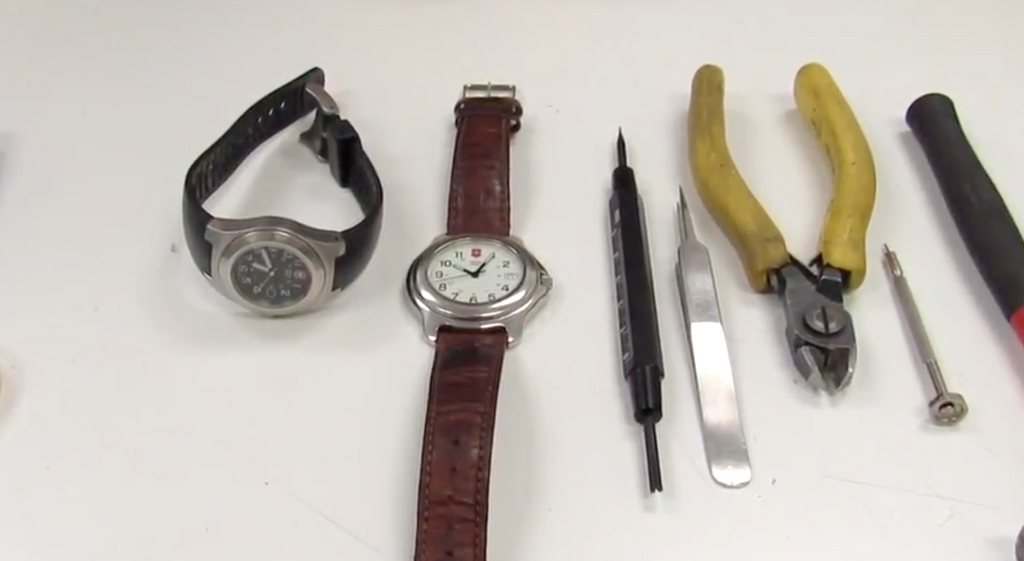 Video: How to replace 2 Swiss Army Watch Straps, Straight End and Integrated Rubber